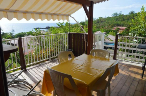 Bungalow de 2 chambres a Bouillante a 100 m de la plage avec vue sur la mer terrasse amenagee et wifi, Bouillante